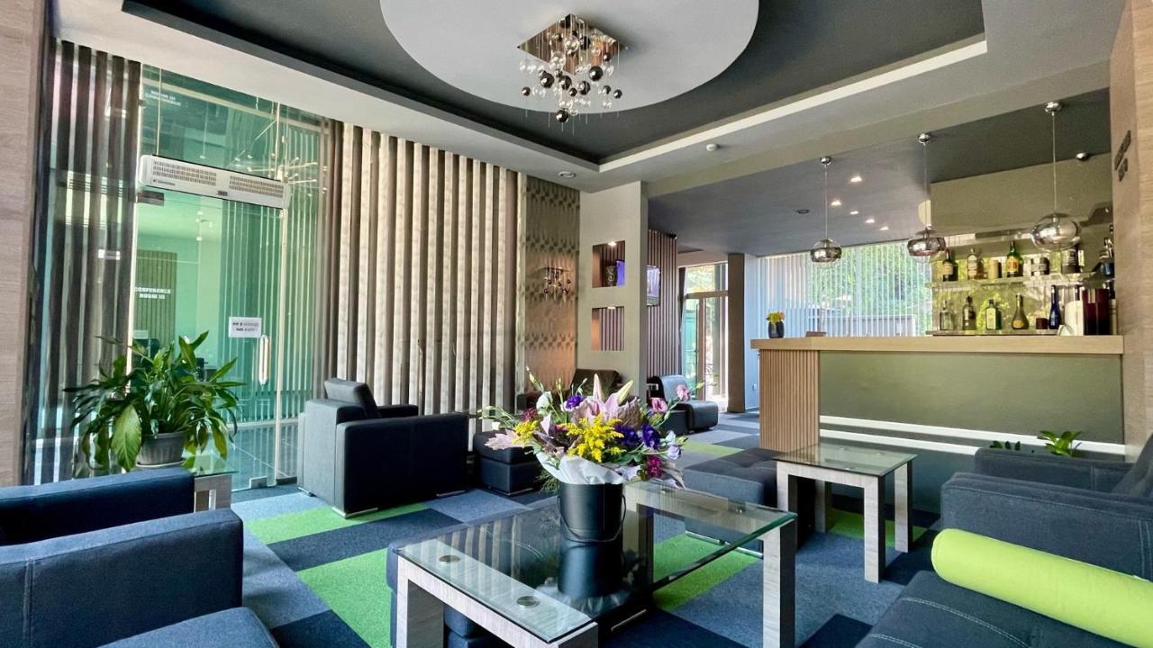 Expo Hotel Plovdiv Buitenkant foto