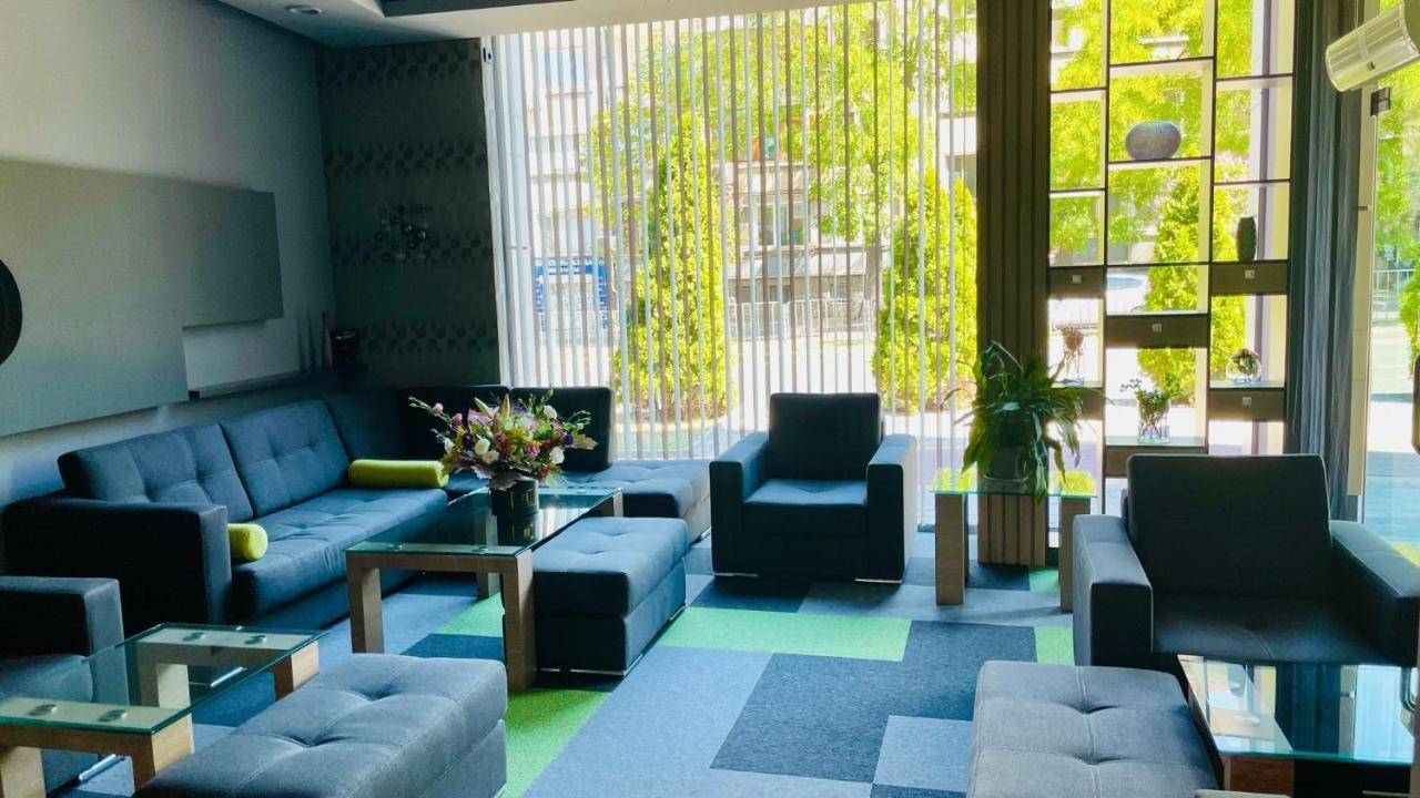 Expo Hotel Plovdiv Buitenkant foto