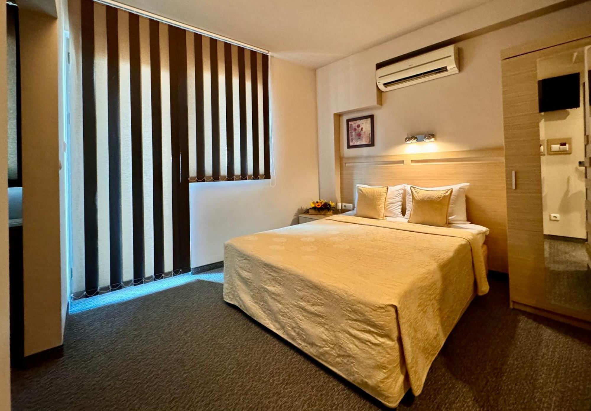 Expo Hotel Plovdiv Buitenkant foto